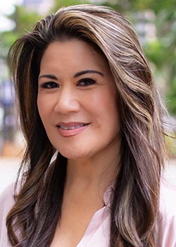 Claire Tong headshot