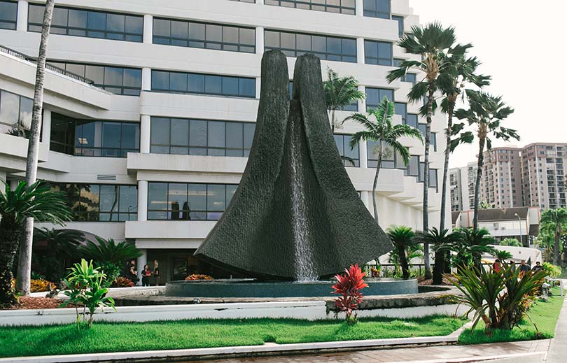 Exterior of Pali Momi Medical Center with large distinctive fountain sculpture.